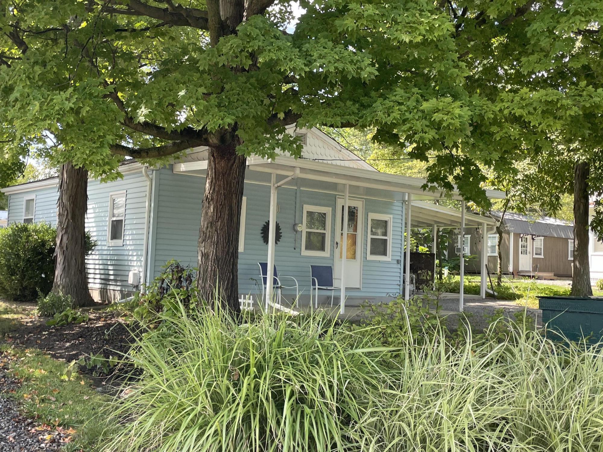 Photo 2 of 25 of 14216 Oakwood Avenue house