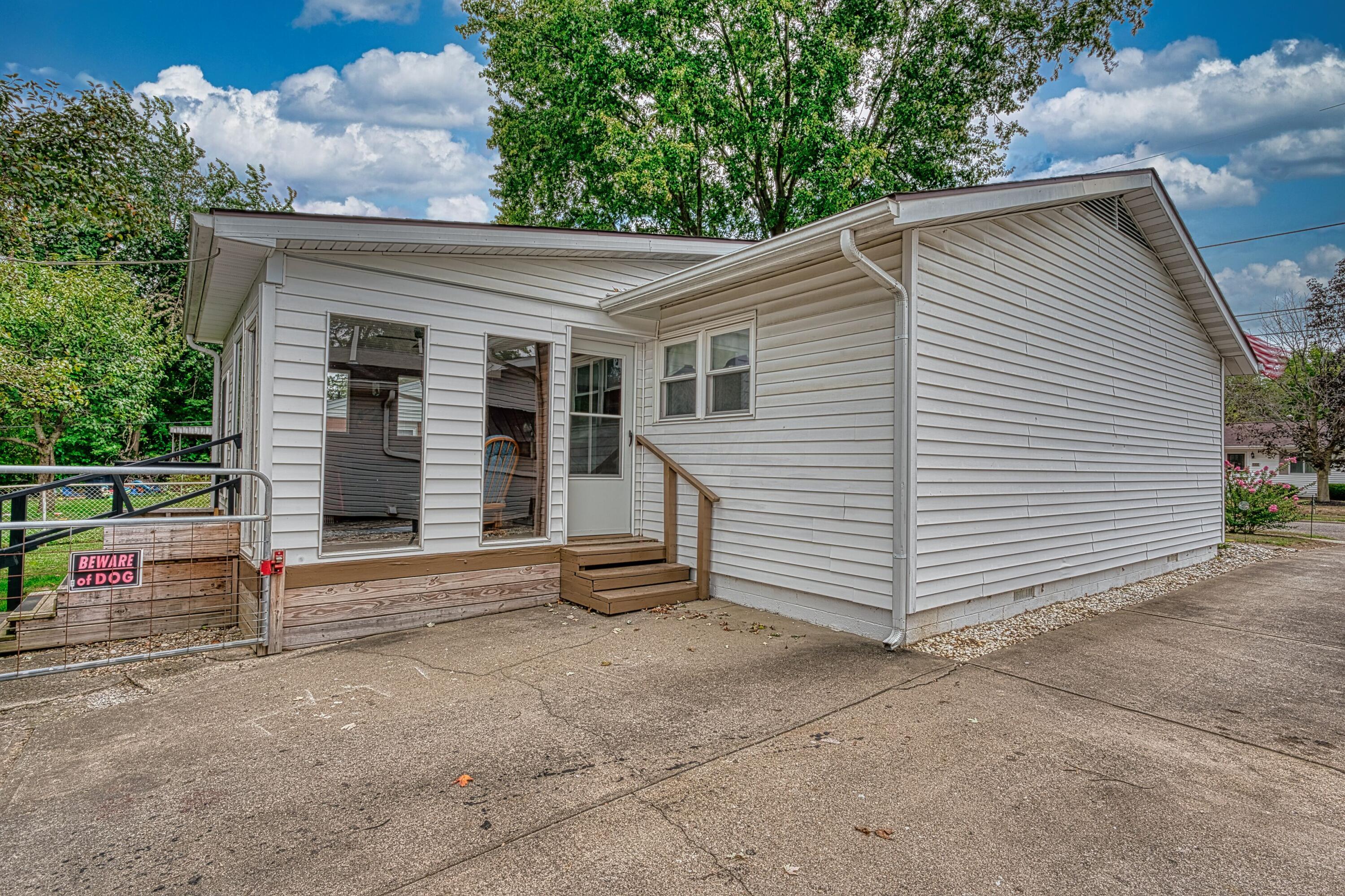 Photo 3 of 4 of 208 Lewis Avenue house