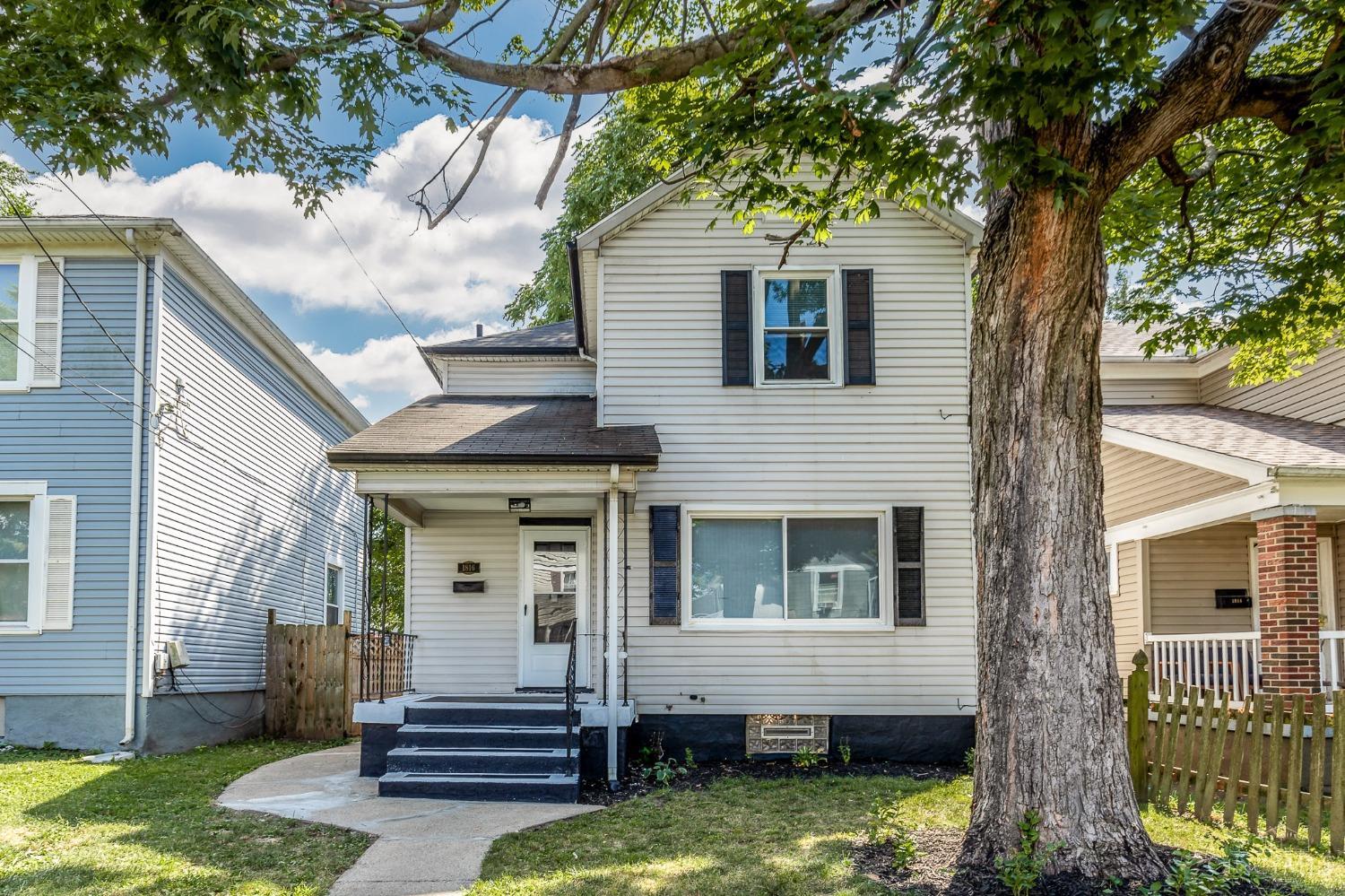 Photo 2 of 23 of 1816 Clarendon Avenue house