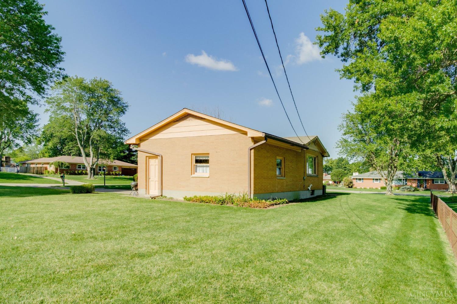 Photo 5 of 41 of 268 Lee Drive house