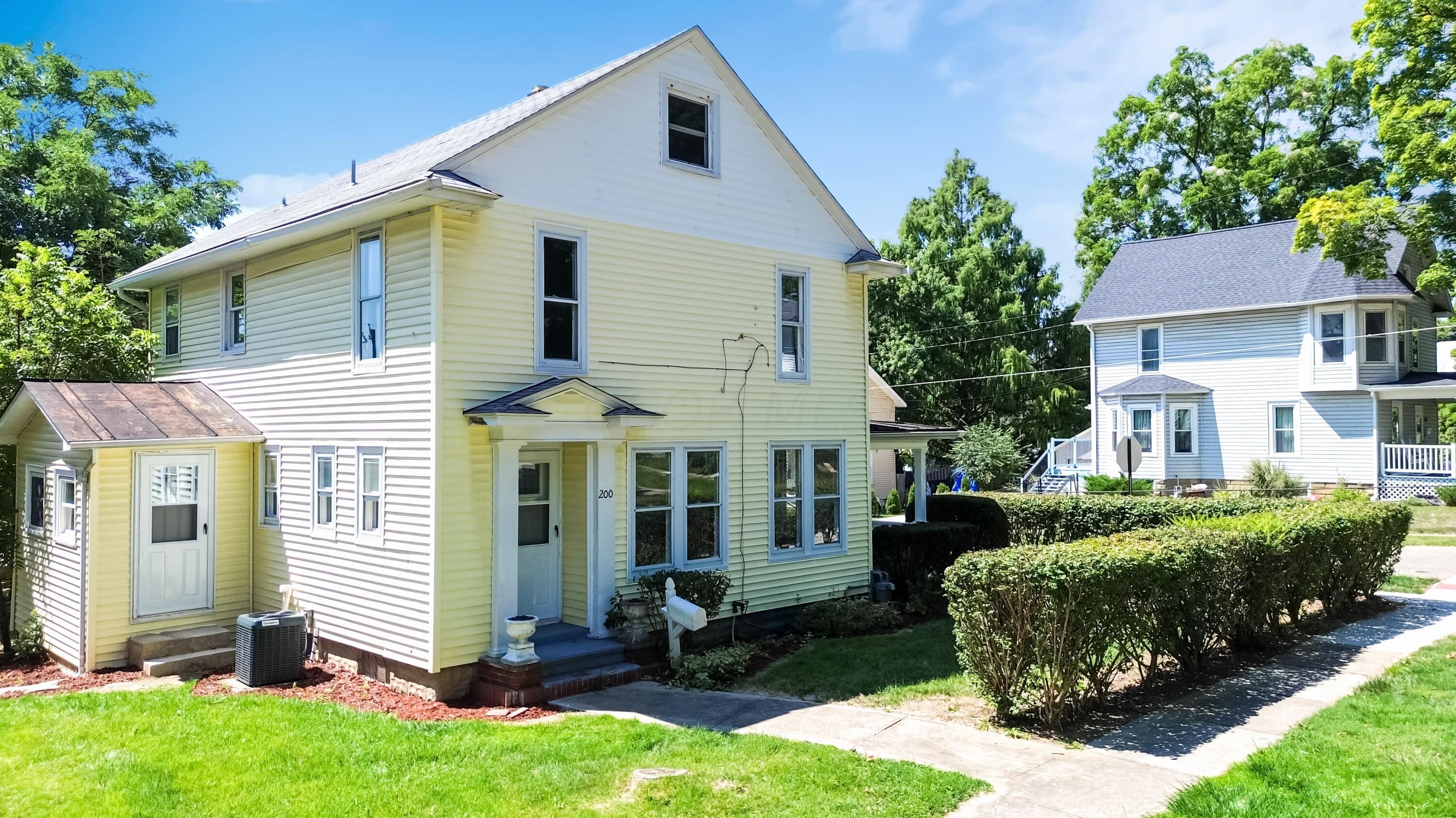 Photo 5 of 52 of 200 E Burgess Street house