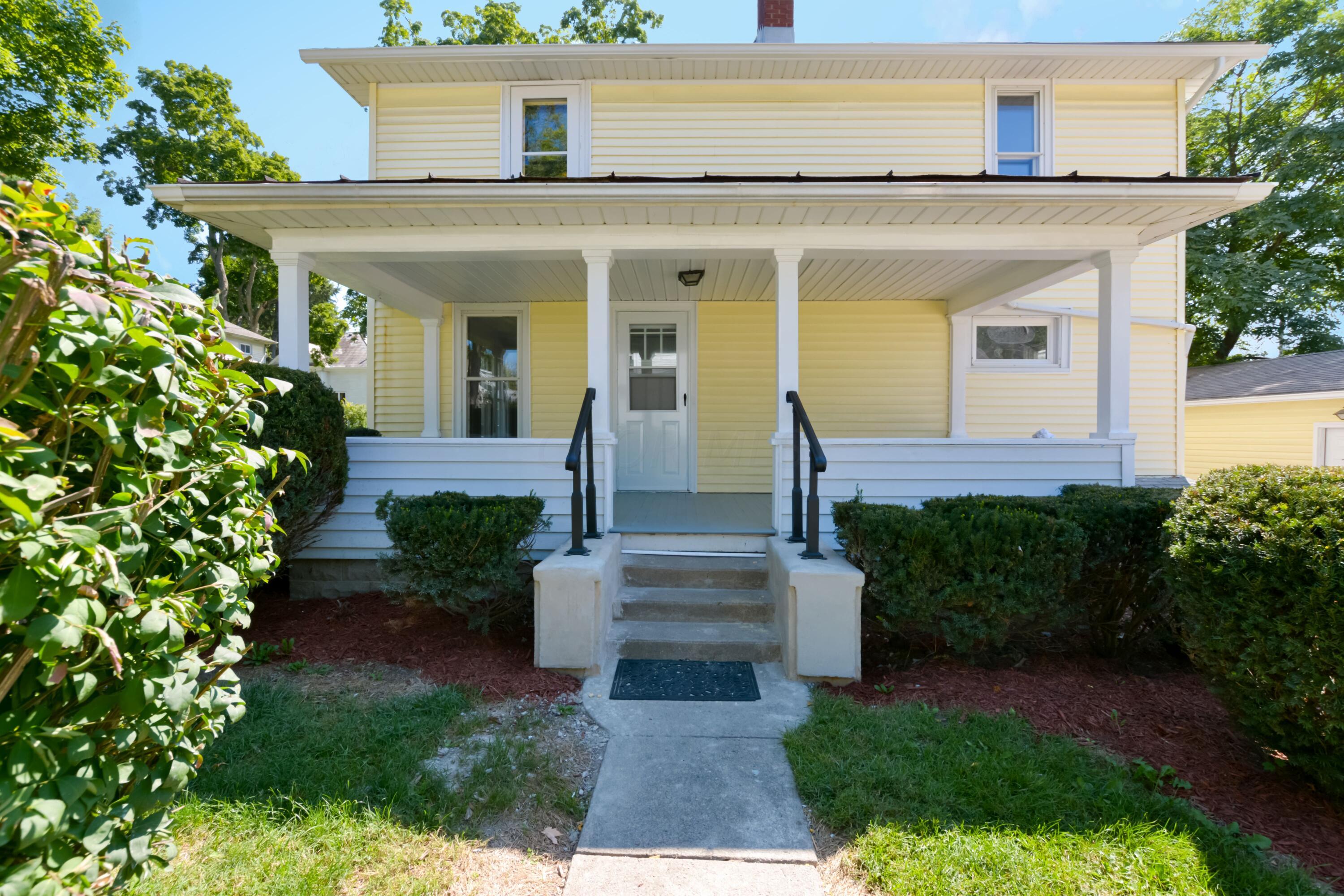 Photo 8 of 52 of 200 E Burgess Street house