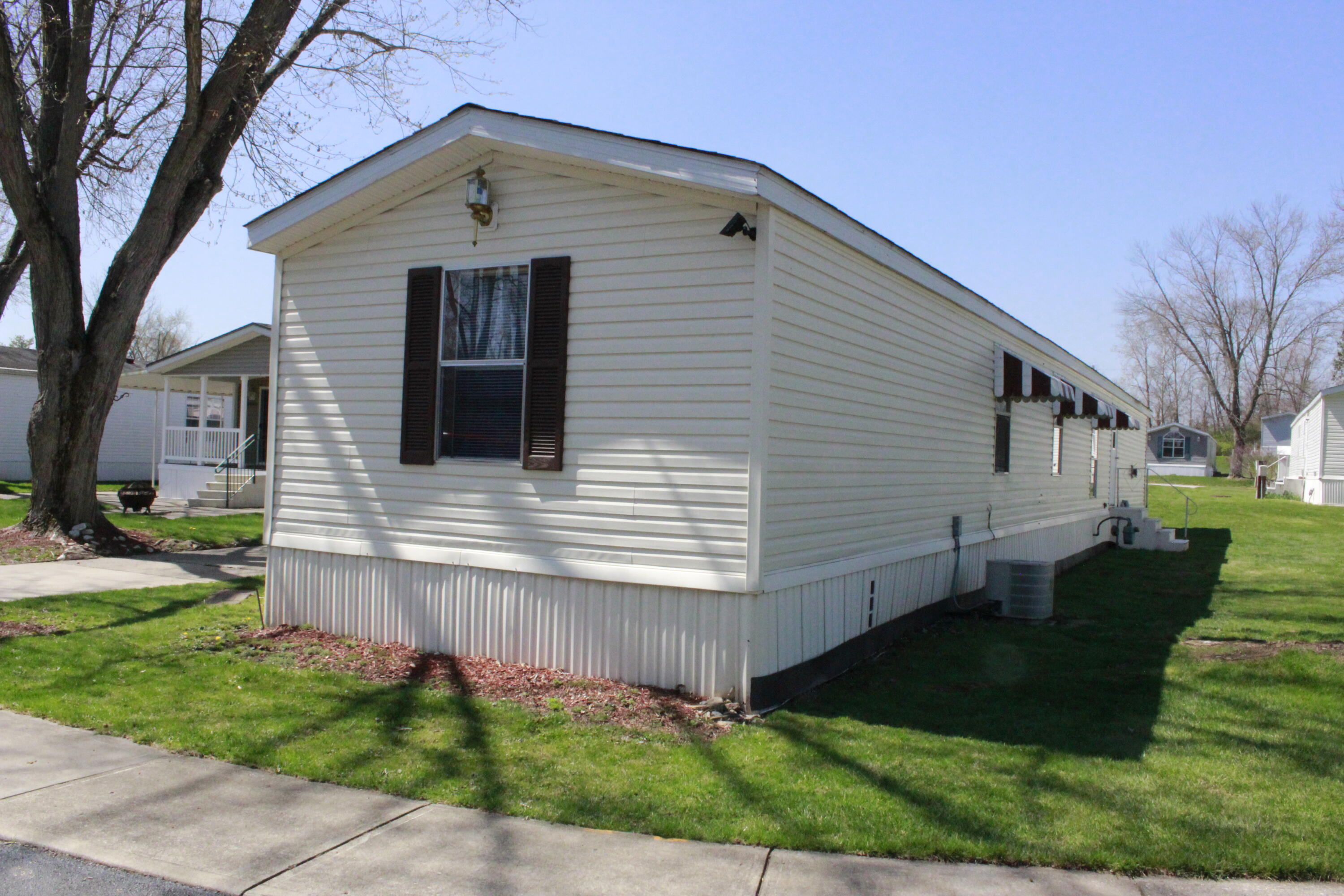 Photo 2 of 24 of 3427 Christina Drive mobile home