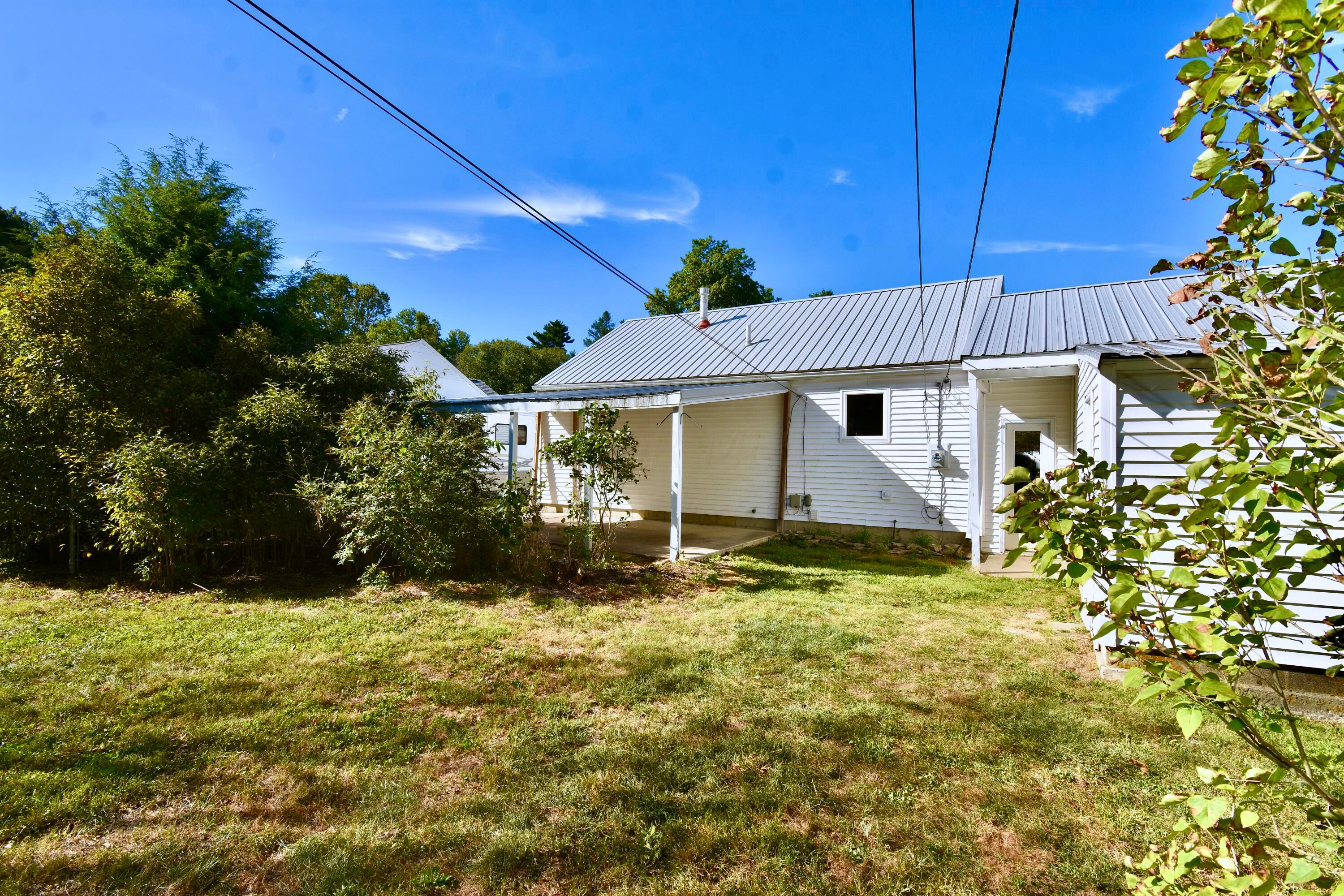 Photo 3 of 17 of 163 Van Tassell Avenue house