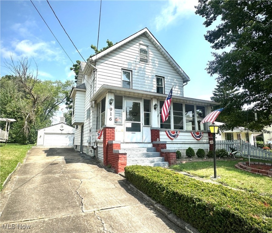 Photo 1 of 4 of 916 W Park Drive house