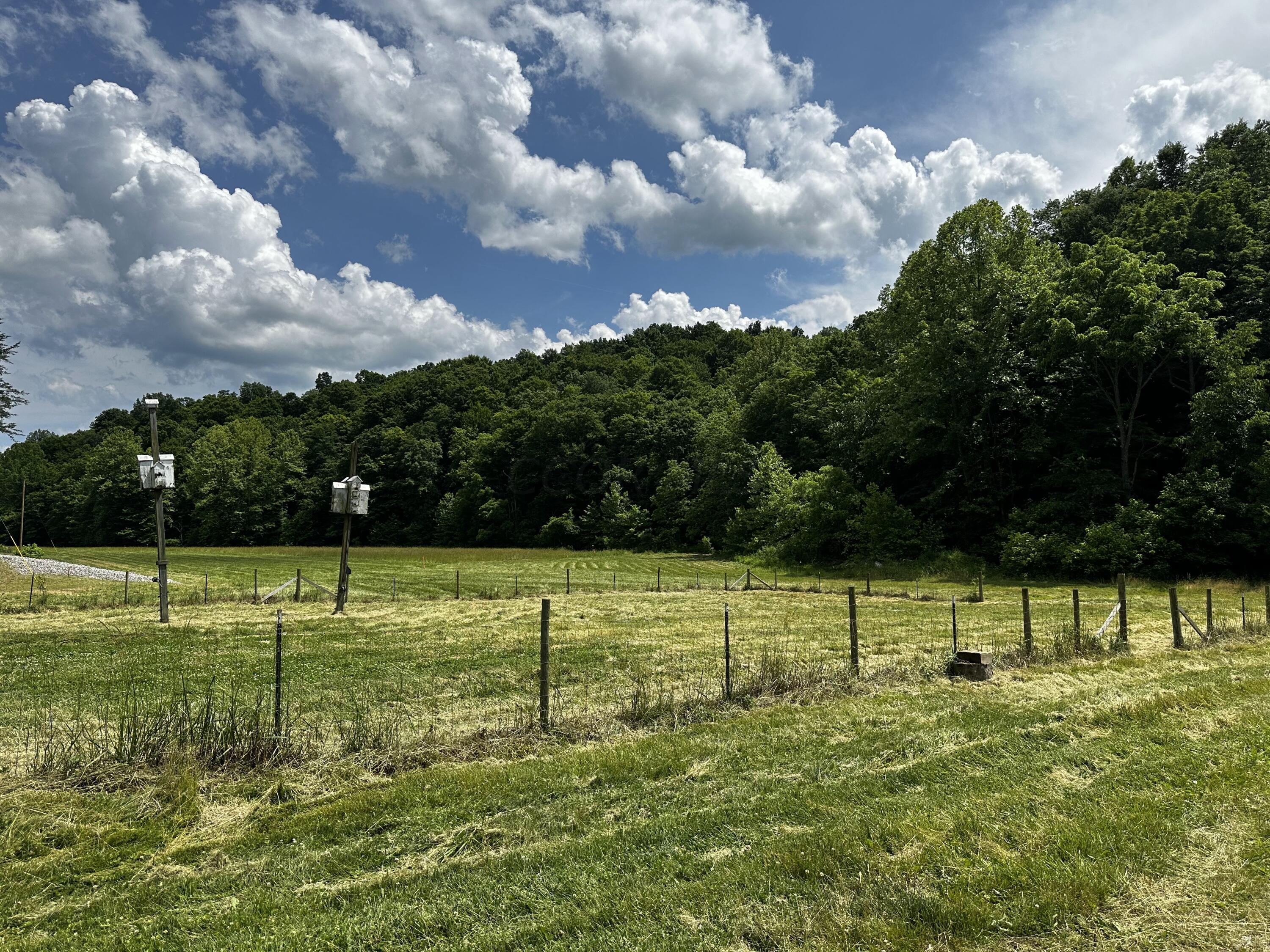 Photo 19 of 81 of 1773 Hull Road (Barns and Caves on Wayne) land