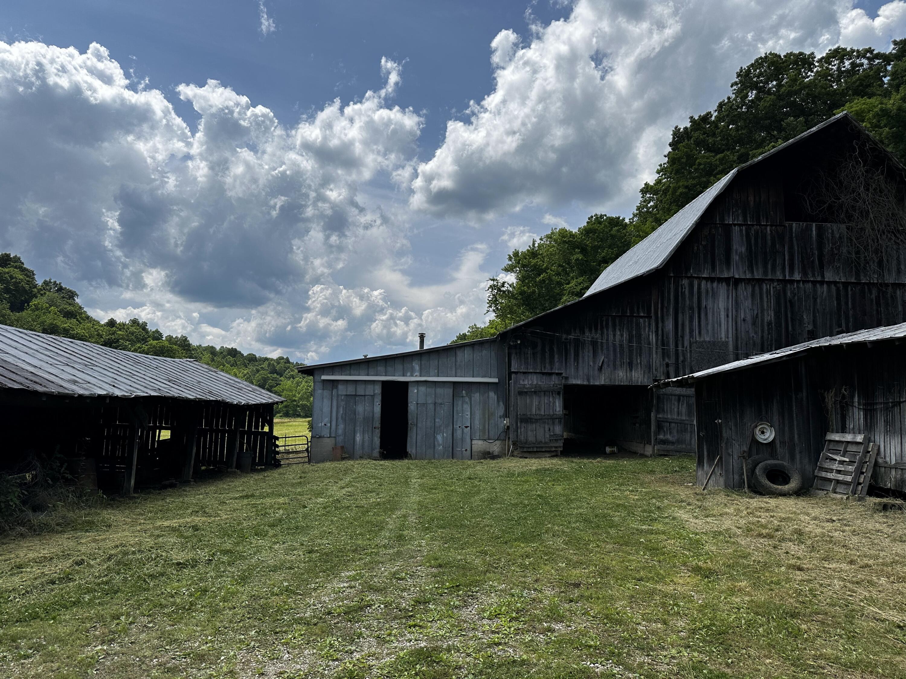 Photo 3 of 81 of 1773 Hull Road (Barns and Caves on Wayne) land