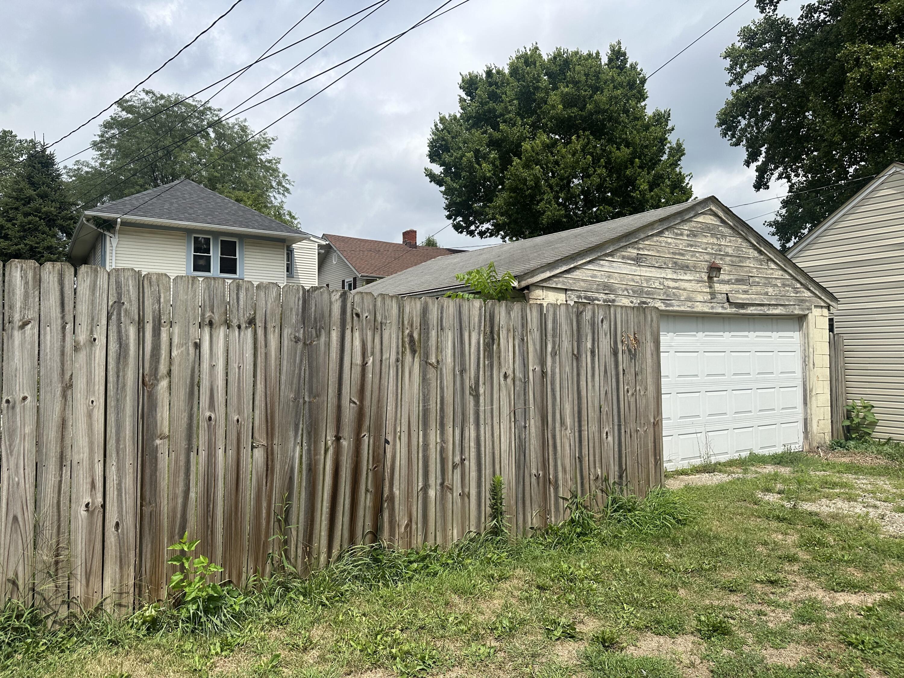 Photo 4 of 5 of 705 E Cassilly Street house