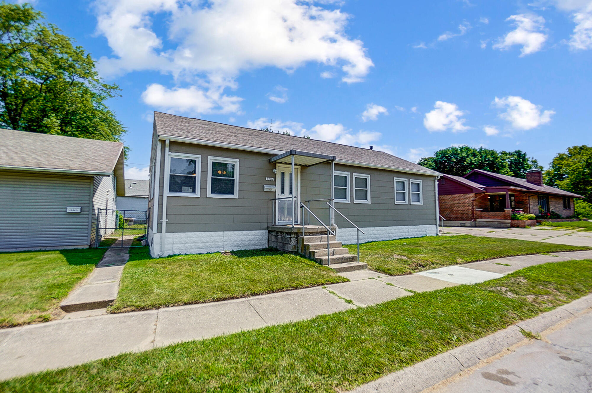 Photo 1 of 27 of 1704 East Street house