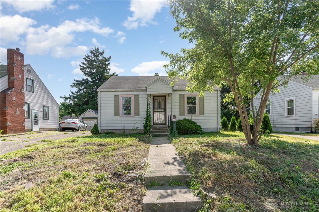 Photo 1 of 10 of 204 N Douglas Avenue house