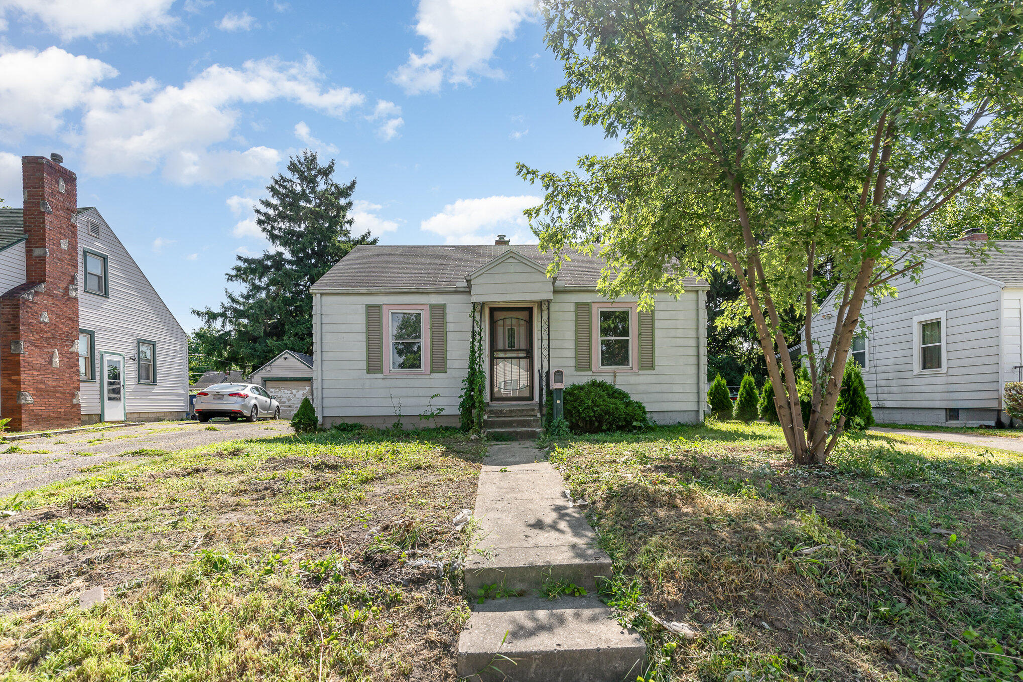 Photo 1 of 10 of 204 N Douglas Avenue house