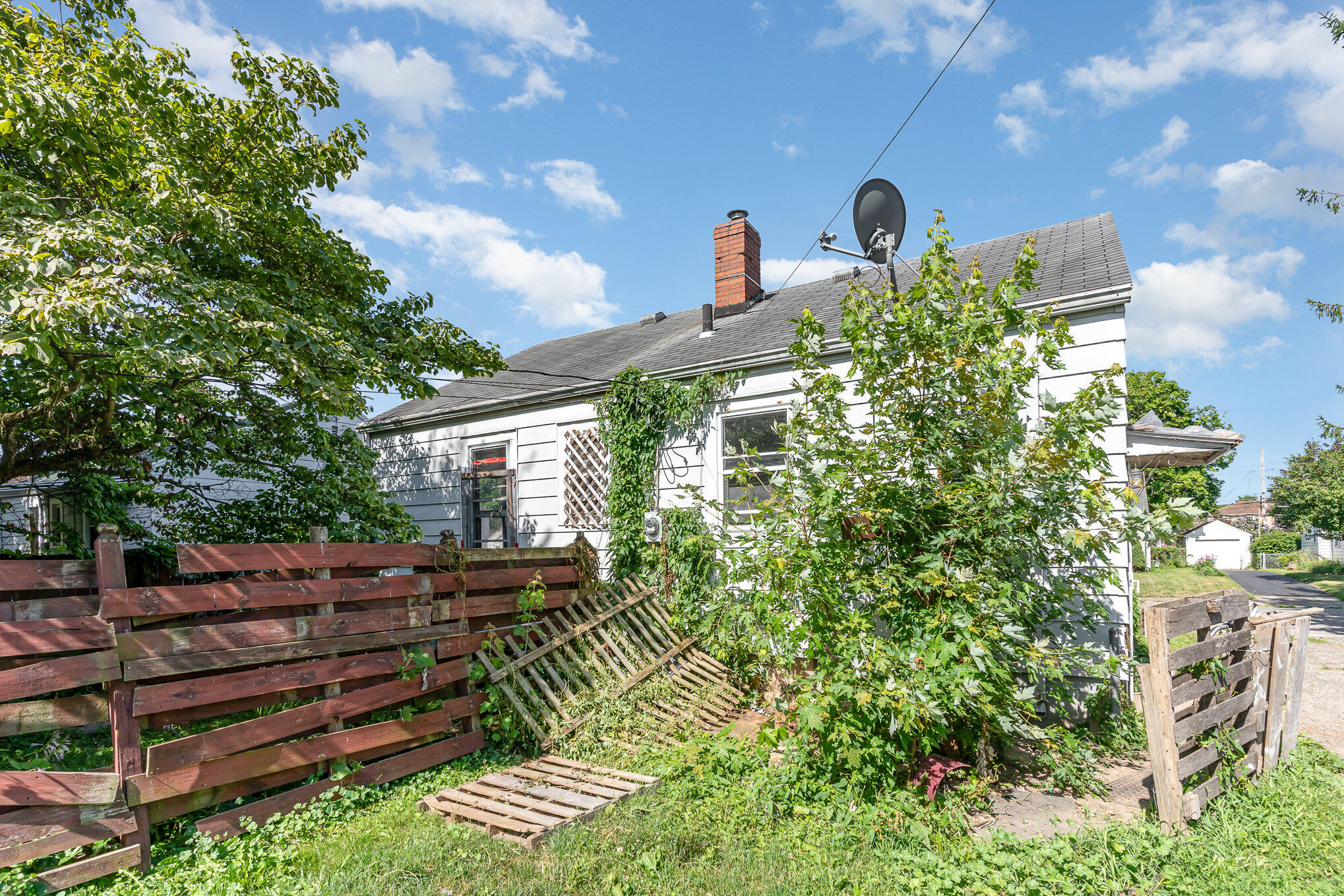 Photo 10 of 10 of 204 N Douglas Avenue house