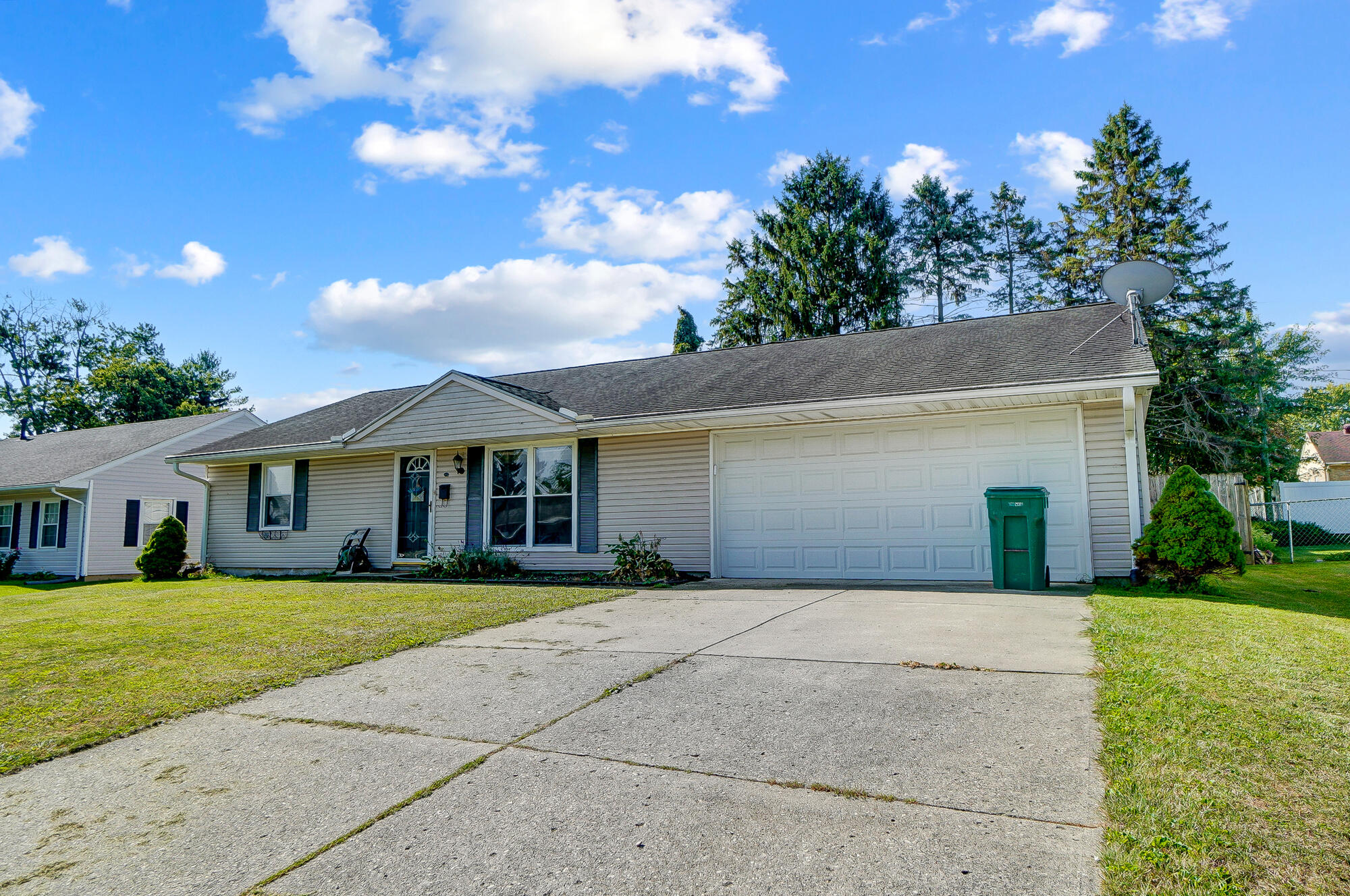 Photo 2 of 29 of 1531 Marinette Drive house