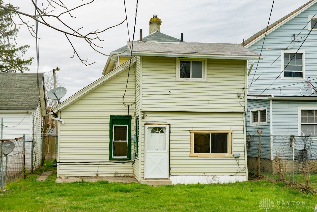 Photo 4 of 6 of 131 E Liberty Street house