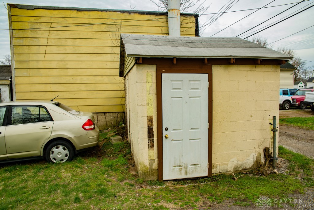 Photo 5 of 6 of 131 E Liberty Street house