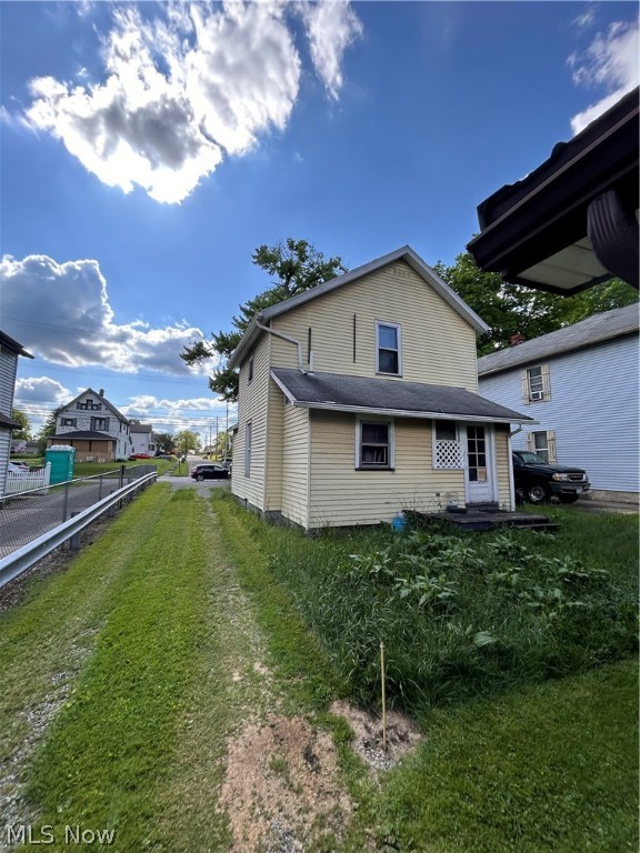 Photo 4 of 19 of 234 Poland Avenue house