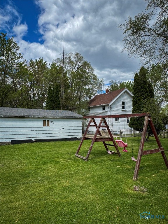 Photo 4 of 25 of 801 Underwood Avenue house