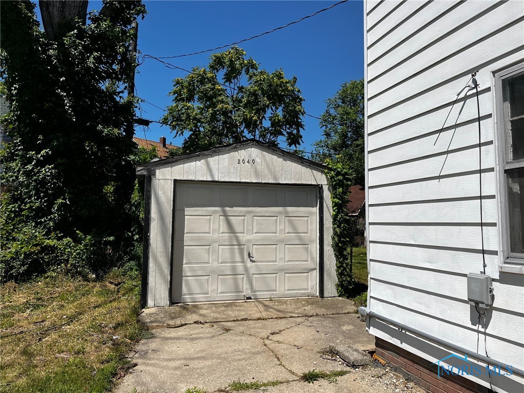 Photo 4 of 22 of 2040 Dorr Street house