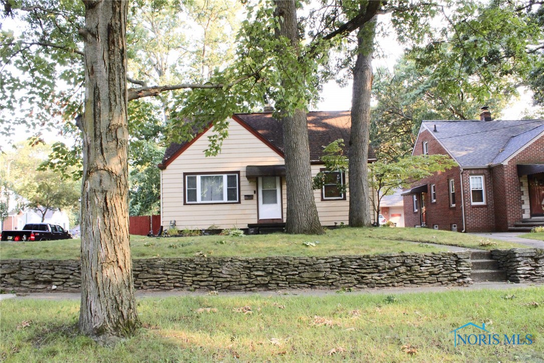 Photo 1 of 24 of 2719 Castleton Avenue house