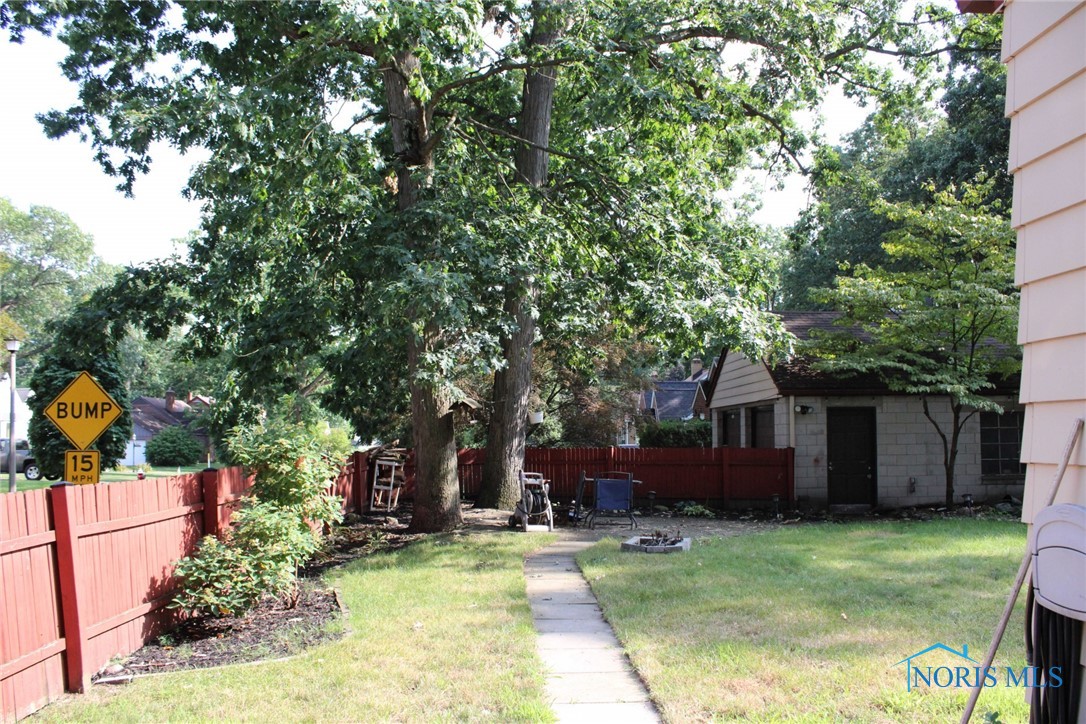 Photo 19 of 24 of 2719 Castleton Avenue house