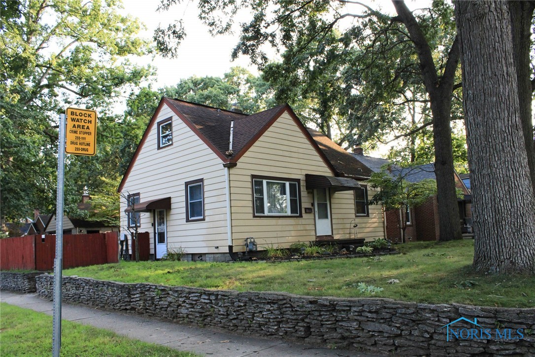 Photo 2 of 24 of 2719 Castleton Avenue house