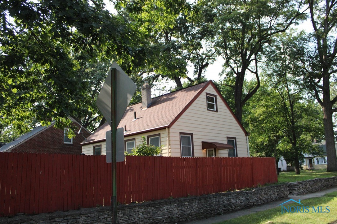 Photo 23 of 24 of 2719 Castleton Avenue house