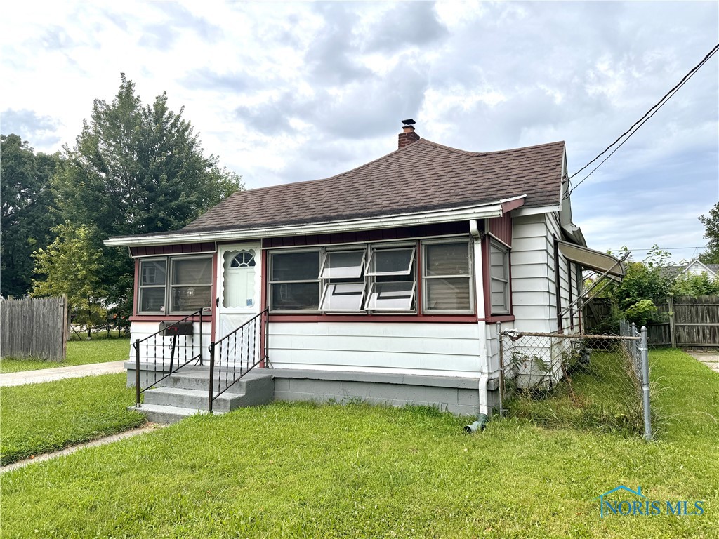 Photo 1 of 5 of 934 Willow Avenue house