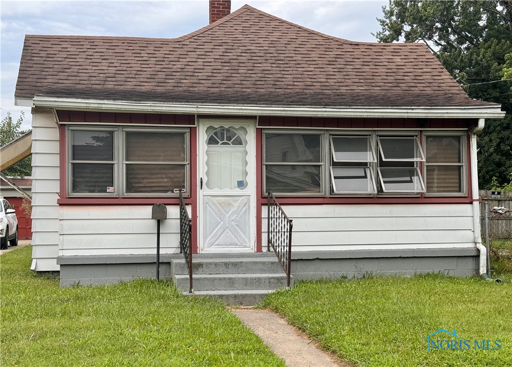 Photo 2 of 5 of 934 Willow Avenue house