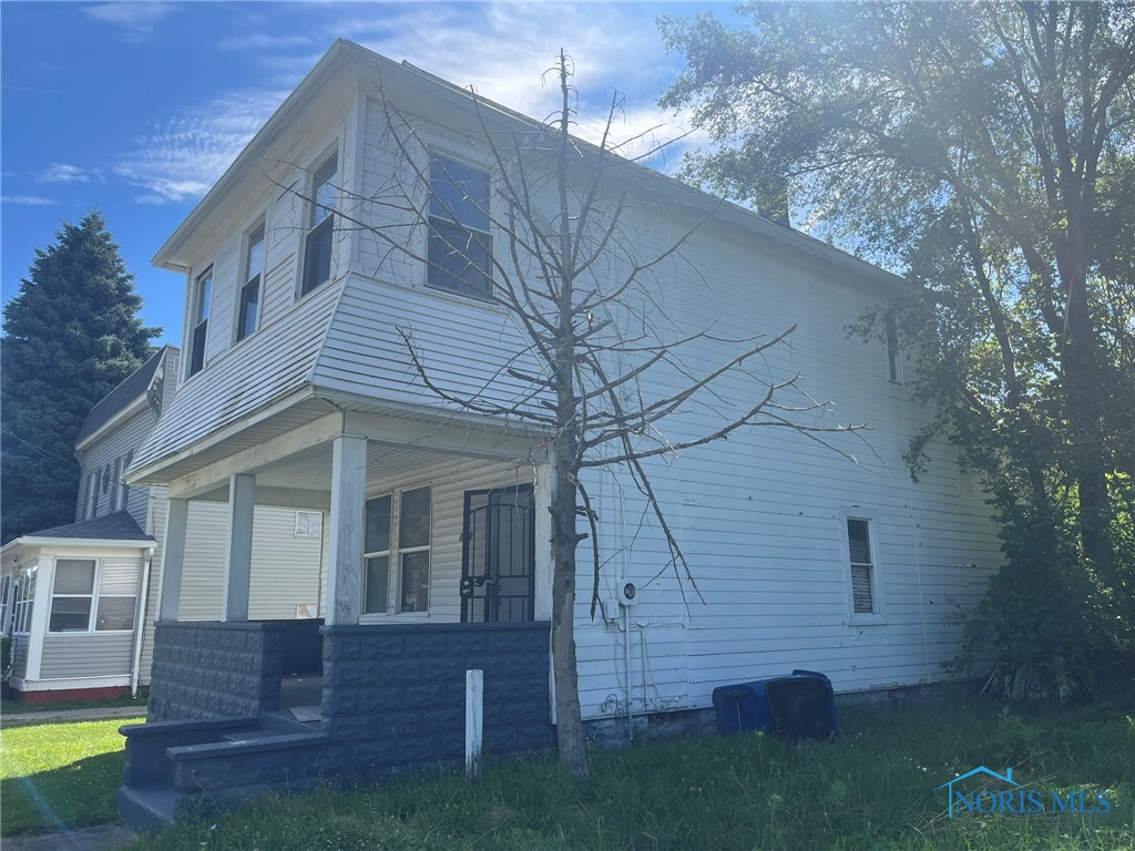 Photo 3 of 23 of 1232 E Bancroft Street house