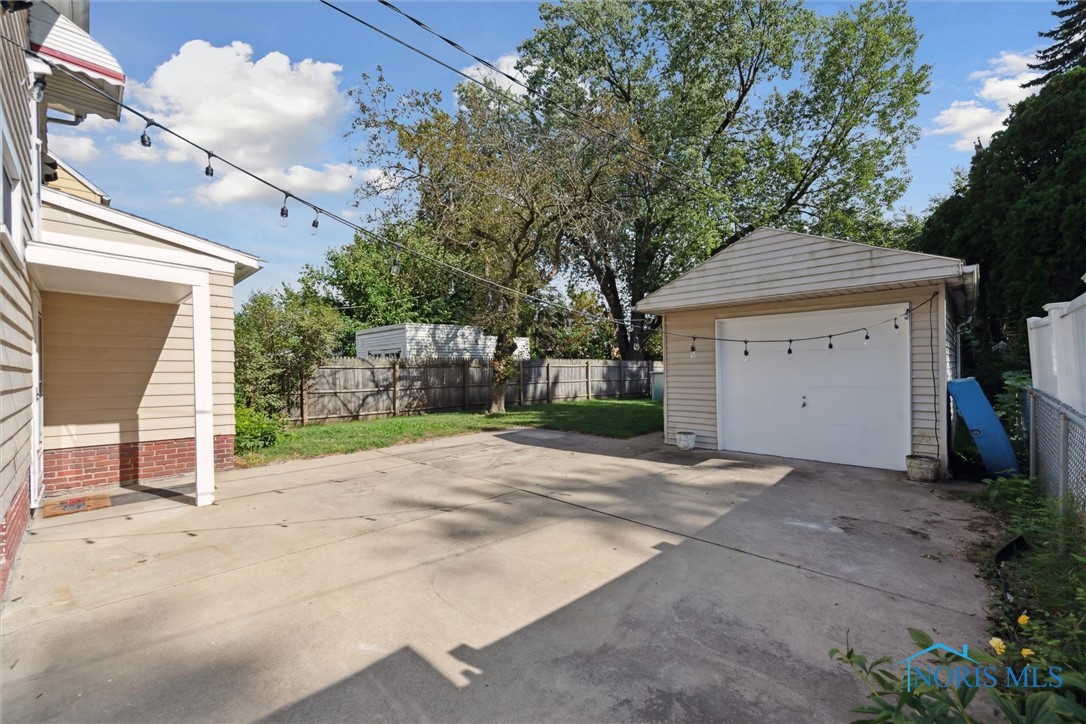 Photo 6 of 13 of 2409 Eastbrook Drive house