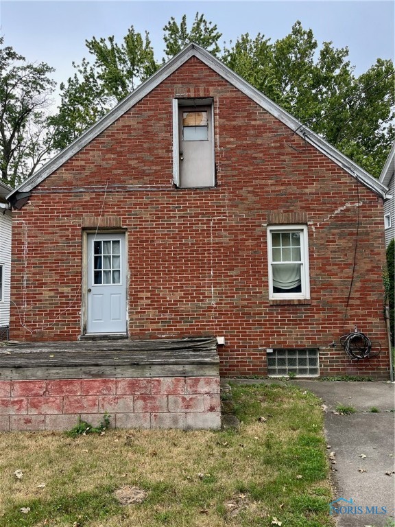 Photo 4 of 4 of 2435 Charlestown Avenue house