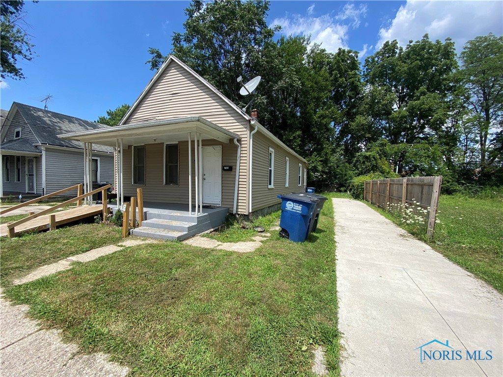 Photo 1 of 4 of 1614 Pinewood Avenue house