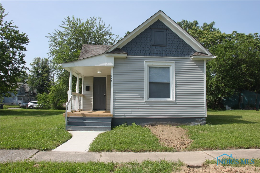 Photo 2 of 30 of 1205 Paxton Street house