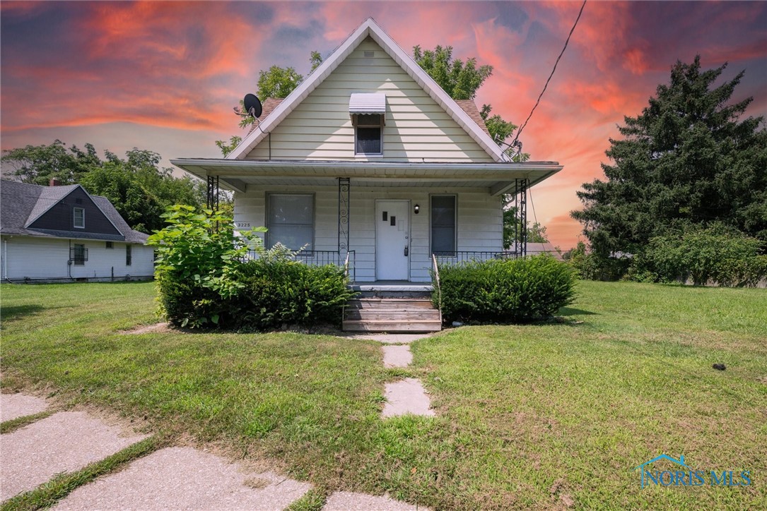 Photo 1 of 29 of 3225 Cottage Avenue house