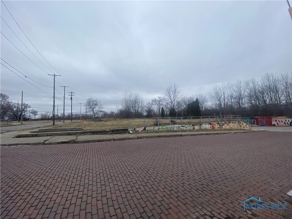 Photo 1 of 5 of 1373 E Broadway Street land