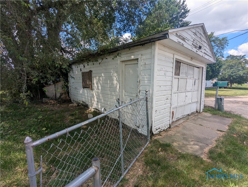 Photo 22 of 24 of 668 Bowman Street house