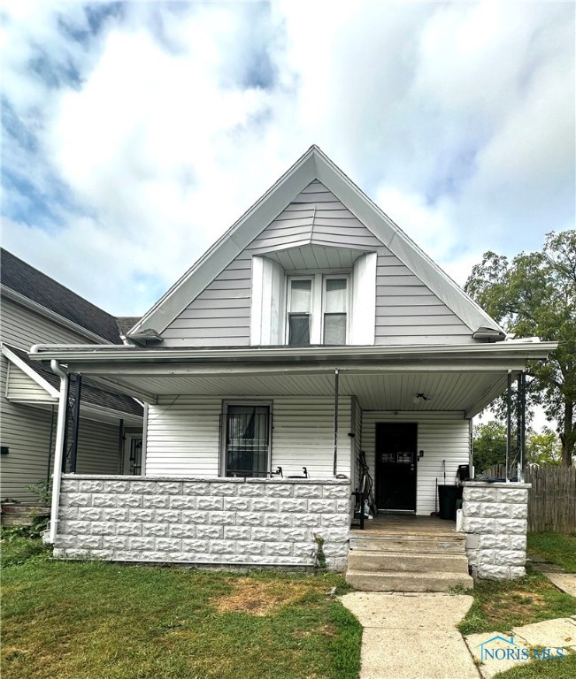 Photo 1 of 6 of 1111 Waverly Avenue house