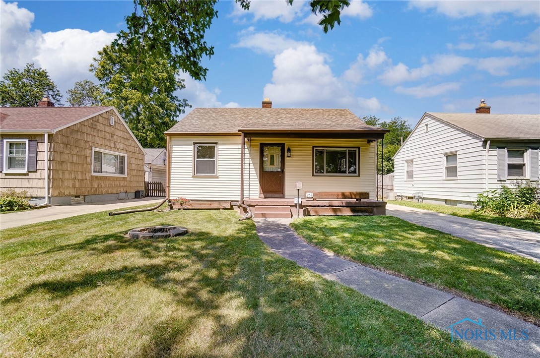 Photo 2 of 36 of 252 Waggoner Boulevard house