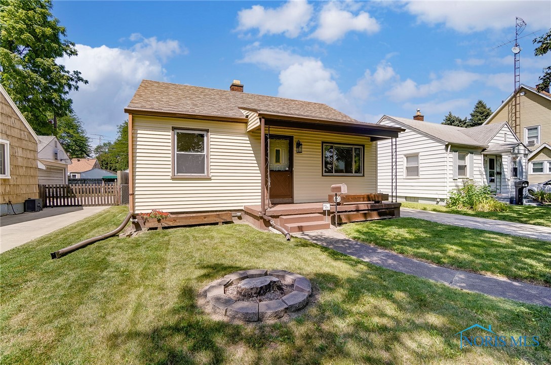 Photo 3 of 36 of 252 Waggoner Boulevard house