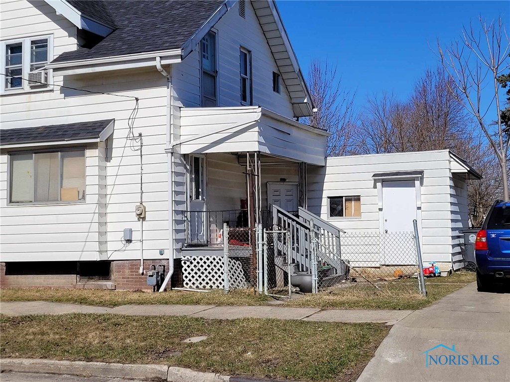 Photo 3 of 4 of 337 E Central Avenue house