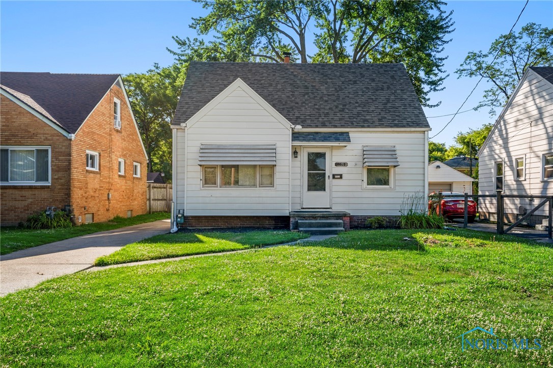 Photo 1 of 19 of 4665 S Detroit Avenue house