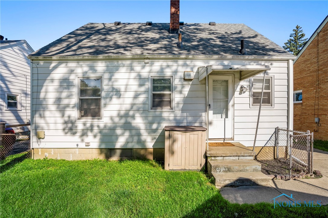 Photo 16 of 19 of 4665 S Detroit Avenue house