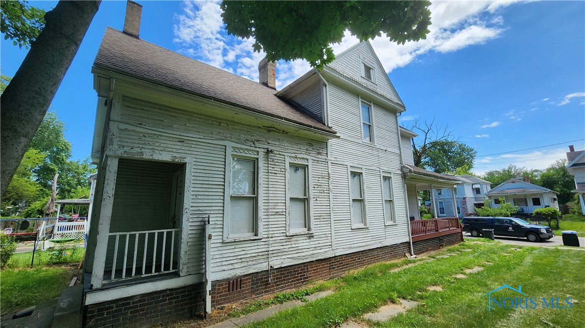 Photo 6 of 30 of 1429 N Ontario Street house