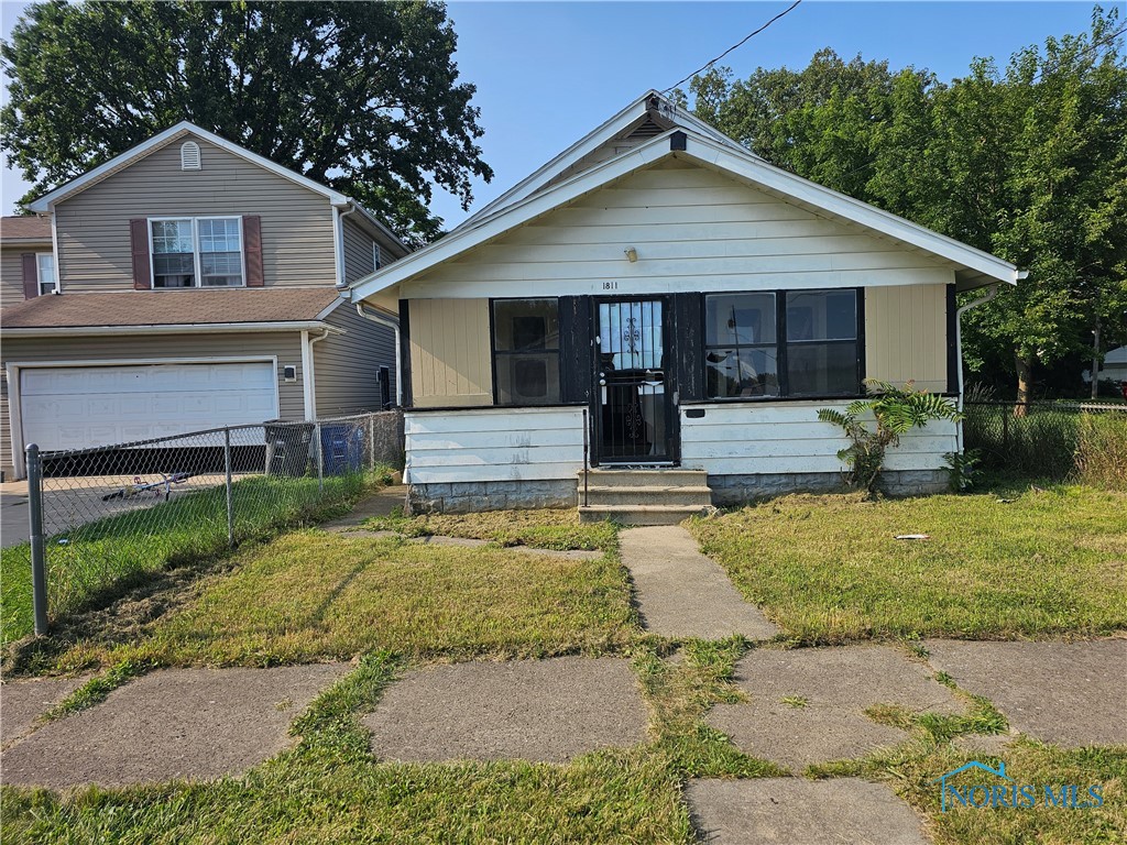 Photo 1 of 3 of 1811 Ridgewood Avenue house