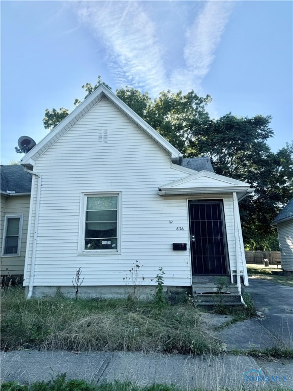 Photo 1 of 2 of 826 Berry Street house