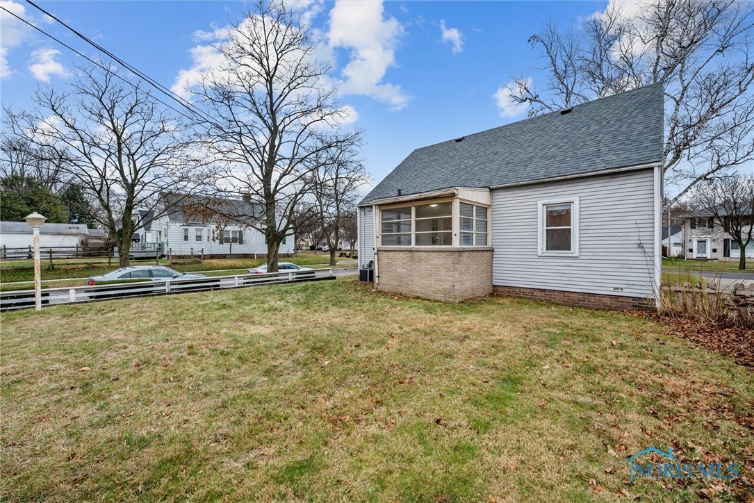 Photo 25 of 28 of 2402 Berdan Avenue house