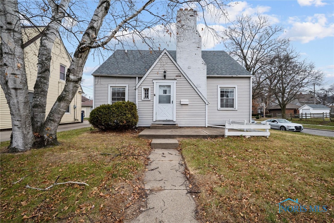 Photo 3 of 28 of 2402 Berdan Avenue house