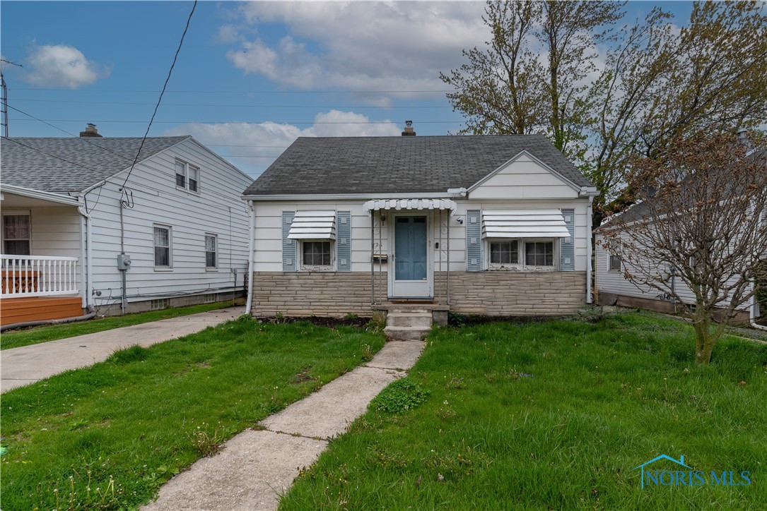 Photo 2 of 3 of 126 W Crawford Avenue house