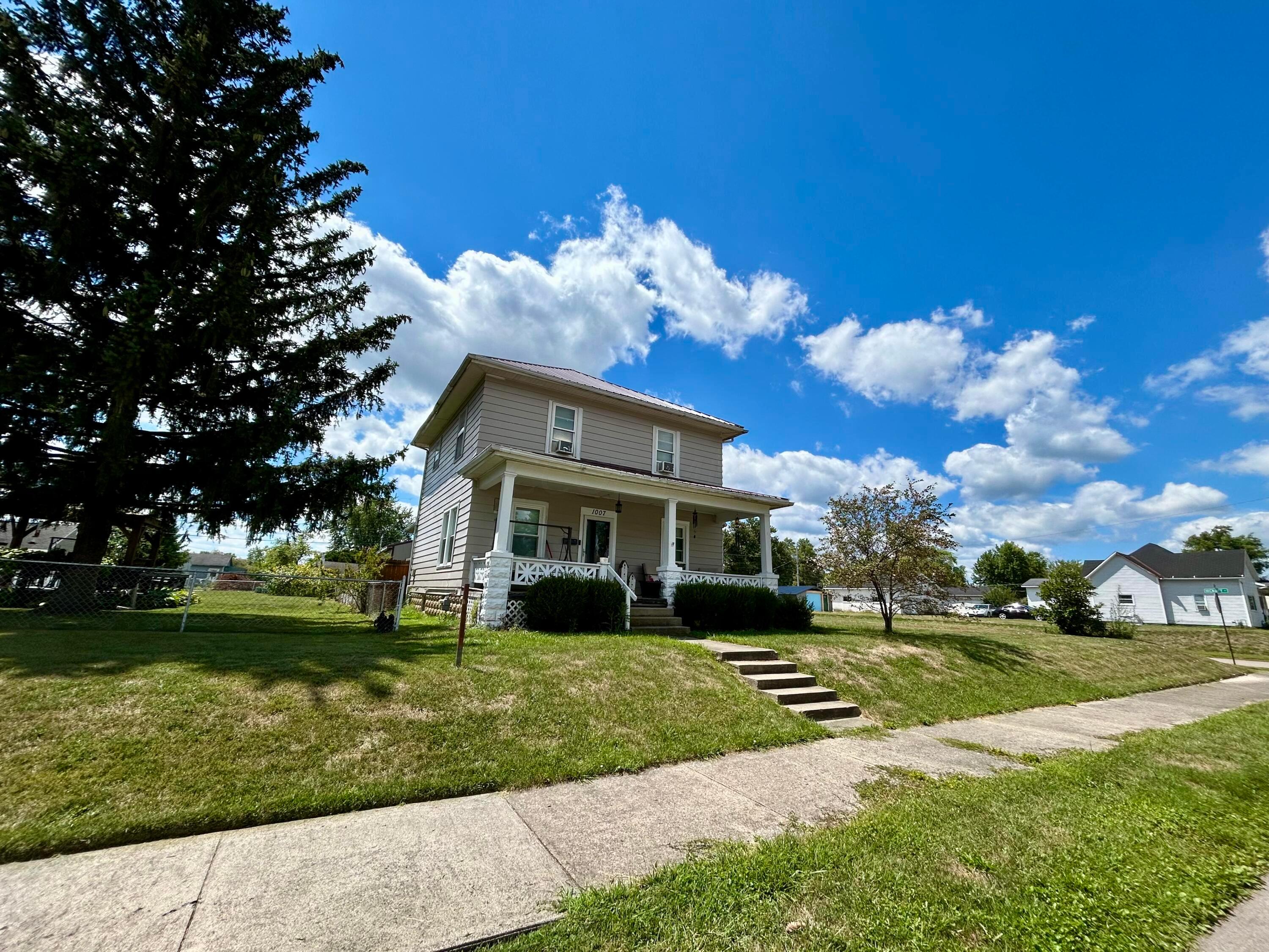 Photo 1 of 3 of 1007 S Hinde Street house