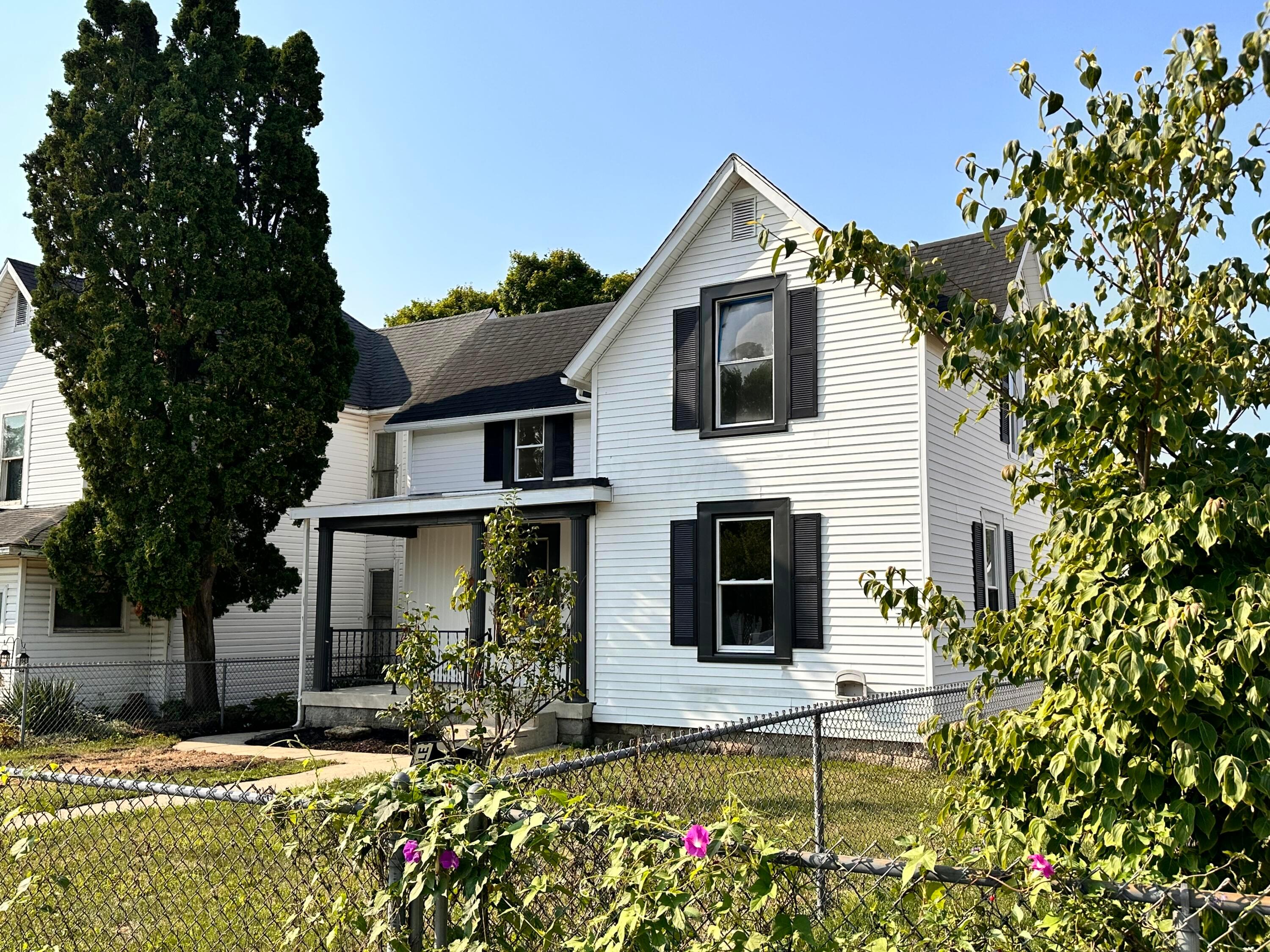 Photo 2 of 25 of 1025 Lakeview Avenue house